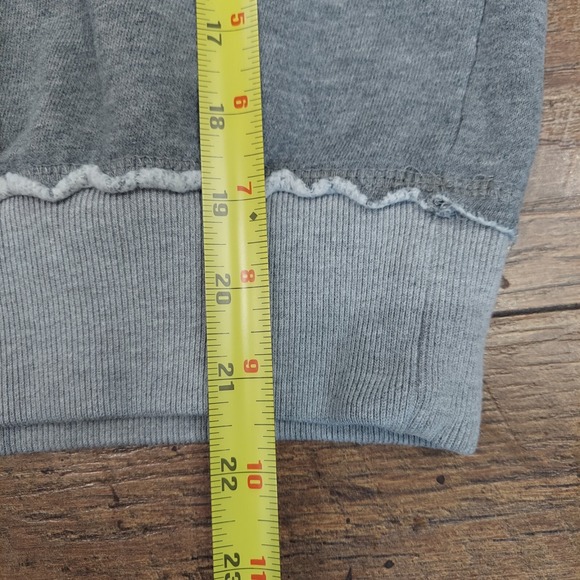 Hufflepuff Gray Pullover Sweatshirt Adult XS Wizarding World Of Harry Potter - Picture 7 of 10